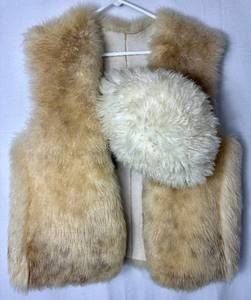 lot 227 image: Genuine Lamb Fur Hat Made in Italy and Lamb Fur Vest