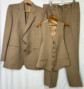 lot 233 image: Fioravanti for Brookfield Clothes 3 Pc Mens Suit Eklund Clothing Co. Minneapolis
