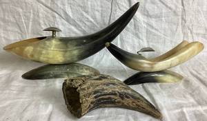 lot 353 image: Set of Two Steer Horn Pipe Stand & Ashtray and Buffalo Horn