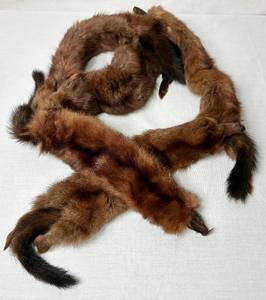 lot 14 image: 5 Full Pelt Vintage Mink Stole