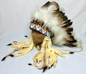lot 9 image: Native American Feathered and Beaded Headdress plus Vintage Native American Beaded Choker Necklace