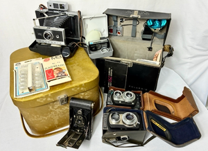 lot 361 image: Vintage Camera Bundle