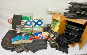 lot 382 image: Strombecker Road Racing Set and Cars plus New Story Tower and Pit Garage