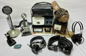 lot 387 image: Vintage Amateur Radio Bundle - Equipment, Microphones and Headphones