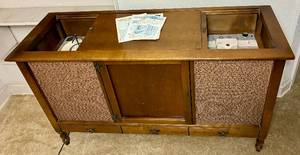lot 384 image: Curtis Mathes 3 Way Combination Home Music Center Stereo Console - Works