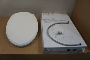 lot 2 image: EcoSeat S101 Non-Electrical Bidet Toilet Seat - Elongated, White
