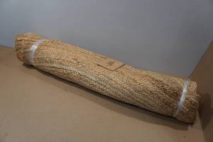 lot 16 image: Natural Jute 6 IndoorOutdoor Round Area Rug