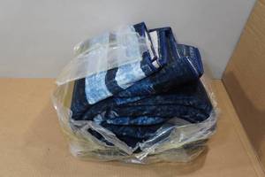 lot 20 image: Washable Area Rug  - 5x8
