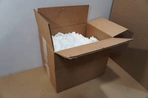 lot 24 image: 15 Spin Mop Replacement Heads