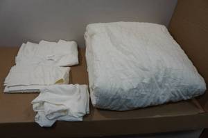 lot 25 image: 4 Piece Bed Set - Full