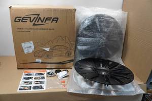 lot 40 image: Model Y Tesla Wheel 19 Hupcaps