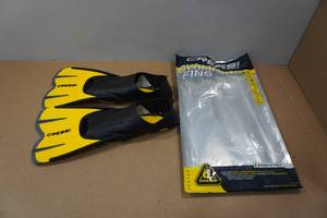 lot 75 image: Cressi Agua Adult Travel Fins - Size 8.59.5, 4344