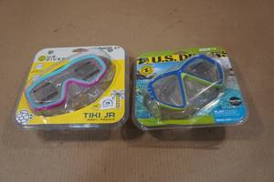 lot 79 image: 2 US Divers Kids Swim Mask