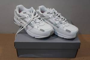 lot 83 image: Vionic 23Walk Womens Sneakers - Size 10
