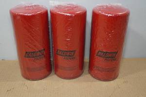 lot 90 image: 3 Baldwin BF5800 Spin-on Fuel Filters