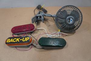 lot 104 image: Clip-On Car Fan with Back-Up Lights