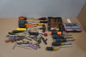 lot 114 image: Assorted Screwdrivers and Bits - Insulated, Klein