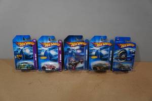 lot 118 image: 5 Hot Wheels - Pop Offs, X-Raycers, Poison Arrow, All Stars