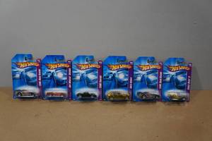 lot 124 image: 6 Hot Wheels - Team Drag Racing, Exotics, Gold Rides, Street Beast II