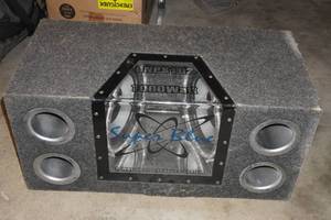 lot 151 image: Super Blue 1000W 2x12 Auto Subwoofers in Bandpass Box