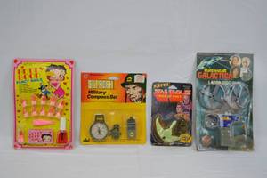 lot 9 image: Lot of 4 Vintage Toys