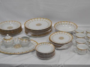 lot 35 image: Savoy Home Service for 8 Dinnerware Set