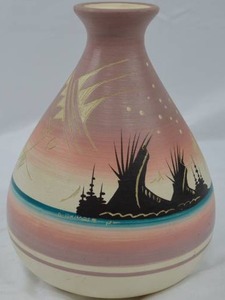 lot 54 image: Signed Navajo Pottery Vase