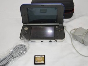 lot 55 image: Vintage Nintendo DS and Pokmon Heart Gold Game