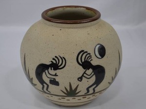 lot 110 image: Vintage Mexican Hand Painted Sandstone Pottery Vase