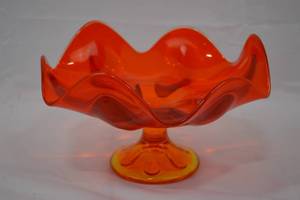 lot 120 image: Vintage MCM Viking Glass Epic 6-Petal Compote