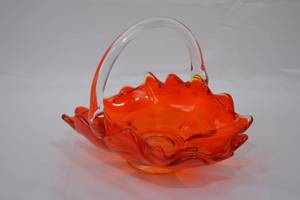 lot 121 image: Vintage Viking Glass Epic Line Persimmon Basket