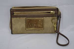 lot 141 image: Vintage Coach Wallet Wristlet