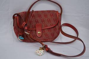 lot 146 image: Dooney and Bourke Crossbody Bag