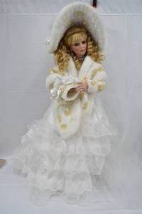 lot 150 image: Danbury Mint Porcelain Bride Doll