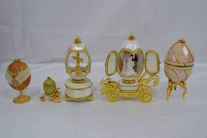 lot 164 image: Lot of Wind-Up Musical Faberg Egg Replica Jewelry Boxes