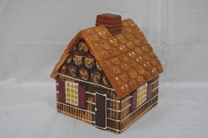 lot 167 image: Cookie  Gingerbread House Cookie Jar