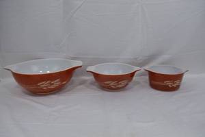 lot 168 image: Vintage Pyrex Autumn Harvest Bowl Set