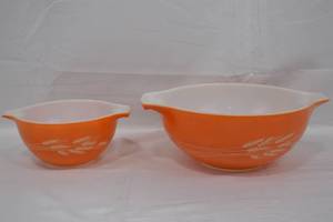 lot 169 image: Vintage Autumn Harvest Pyrex Bowls
