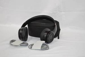 lot 190 image: Beats Wireless Headphones