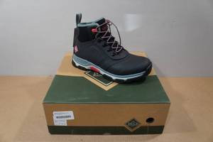 lot 9 image: Muck Boots Womens Apex Lace-Up Boots - Size 11