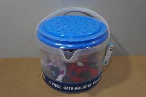 lot 29 image: Spidey and Friends 5-Piece Bath Squirter Bucket Set