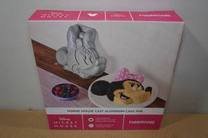 lot 30 image: Farberware Minnie Mouse Cake Pan
