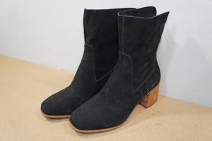 lot 31 image: Womens Suede Heeled Boots - Size 10