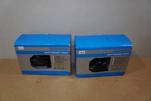 lot 34 image: 2 Shimano ShiftBrake Levers - ST-EF505-9R