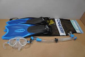 lot 46 image: Cressi Adult Rondine Palau Fin Snorkel Set - Fin Size XSS