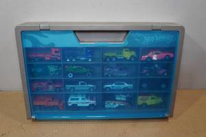 lot 101 image: Hot Wheels Storage Case with Assorted Cars