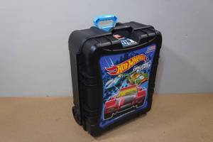 lot 102 image: Hot Wheels Storage Case with Assorted Cars