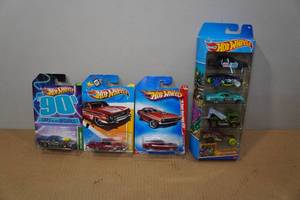 lot 105 image: Hot Wheels Cars