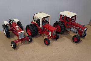 lot 119 image: 116 Scale Toy Tractors - Farmall, IH, Massey Ferguson