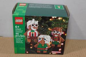lot 122 image: Lego Gingerbread Ornament Set